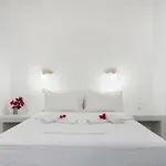 Nicolas House 4 Apartment *