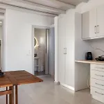 Nicolas House 4 Apartment