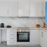 Nicolas House 4 *