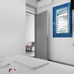 Nicolas House 4 *