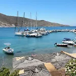 Nicolas House 4 *