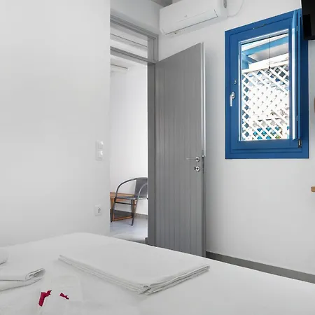 Nicolas House 4 *