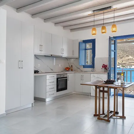 Nicolas House 4 *